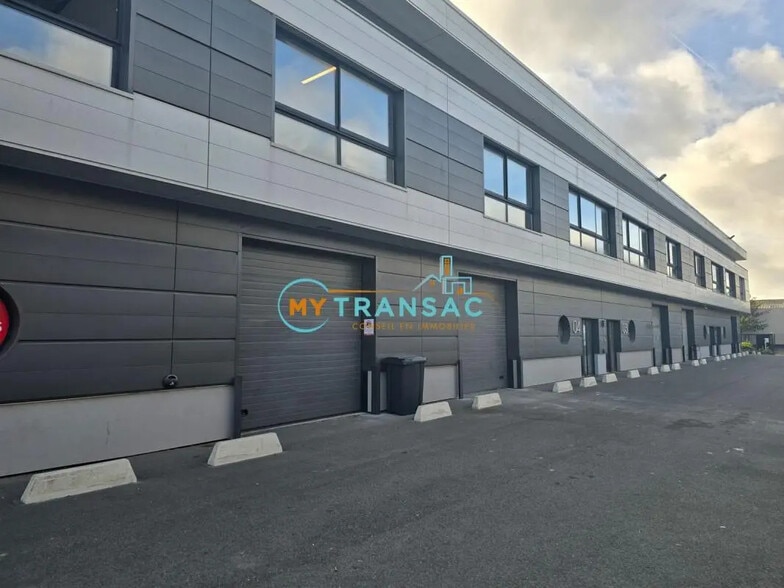 Local d’activités dans Les Pavillons-sous-Bois à louer - Photo de l’immeuble – Image 2 sur 3