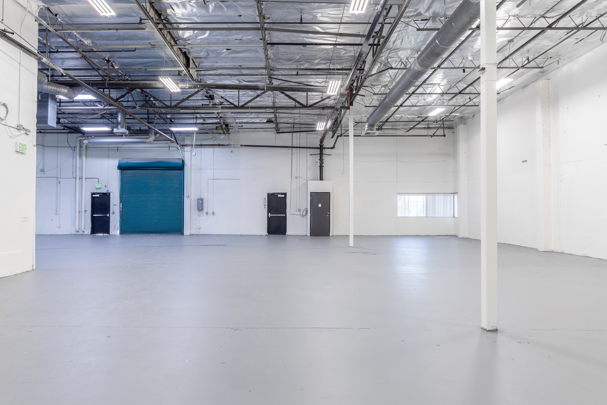 10237-10239 Flanders Ct, San Diego, CA à louer Photo intérieure– Image 1 sur 6