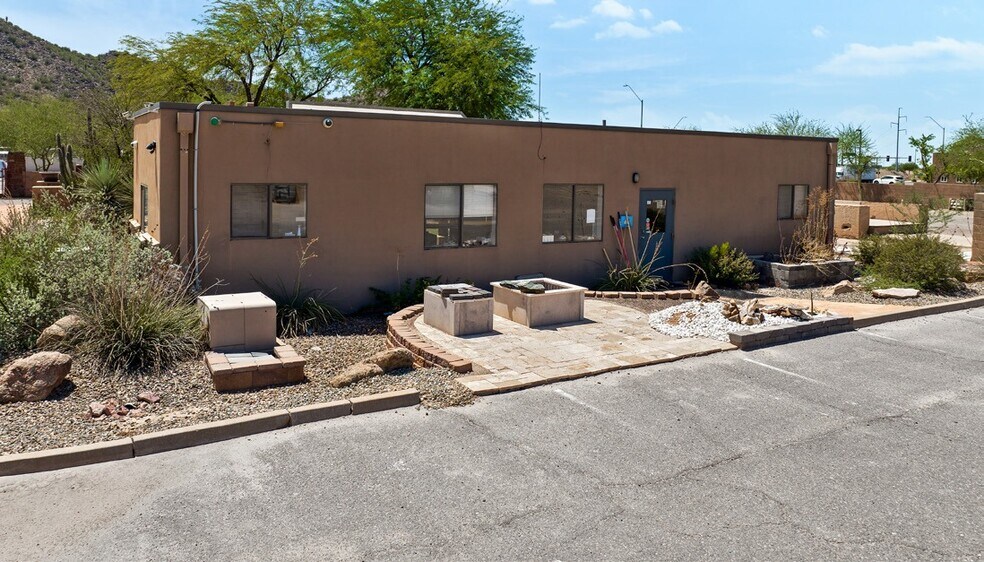 1638 Deer Valley Rd, Phoenix, AZ à louer - Photo de l’immeuble – Image 3 sur 6