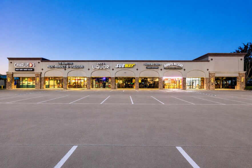 8925 Fallbrook Dr, Houston, TX à louer - Photo de l’immeuble – Image 3 sur 3