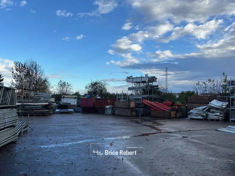 Local d'activités dans Charvieu-Chavagneux à vendre - Photo de la construction – Image 3 sur 9