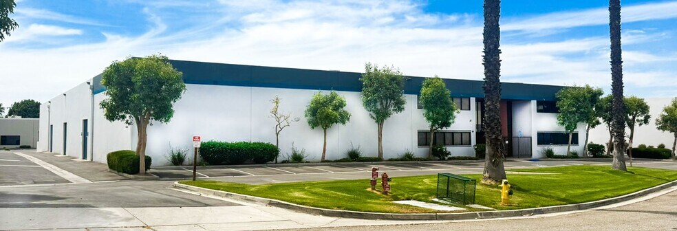 3263 Trade Center Dr, Riverside, CA à vendre - Photo de l’immeuble – Image 2 sur 11