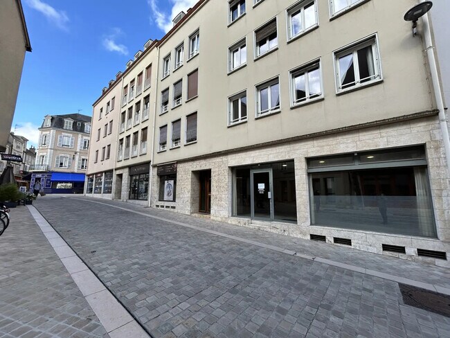 Plus de détails pour 7 Rue De La Poissonnerie, Chartres - Bureau/Local commercial à louer