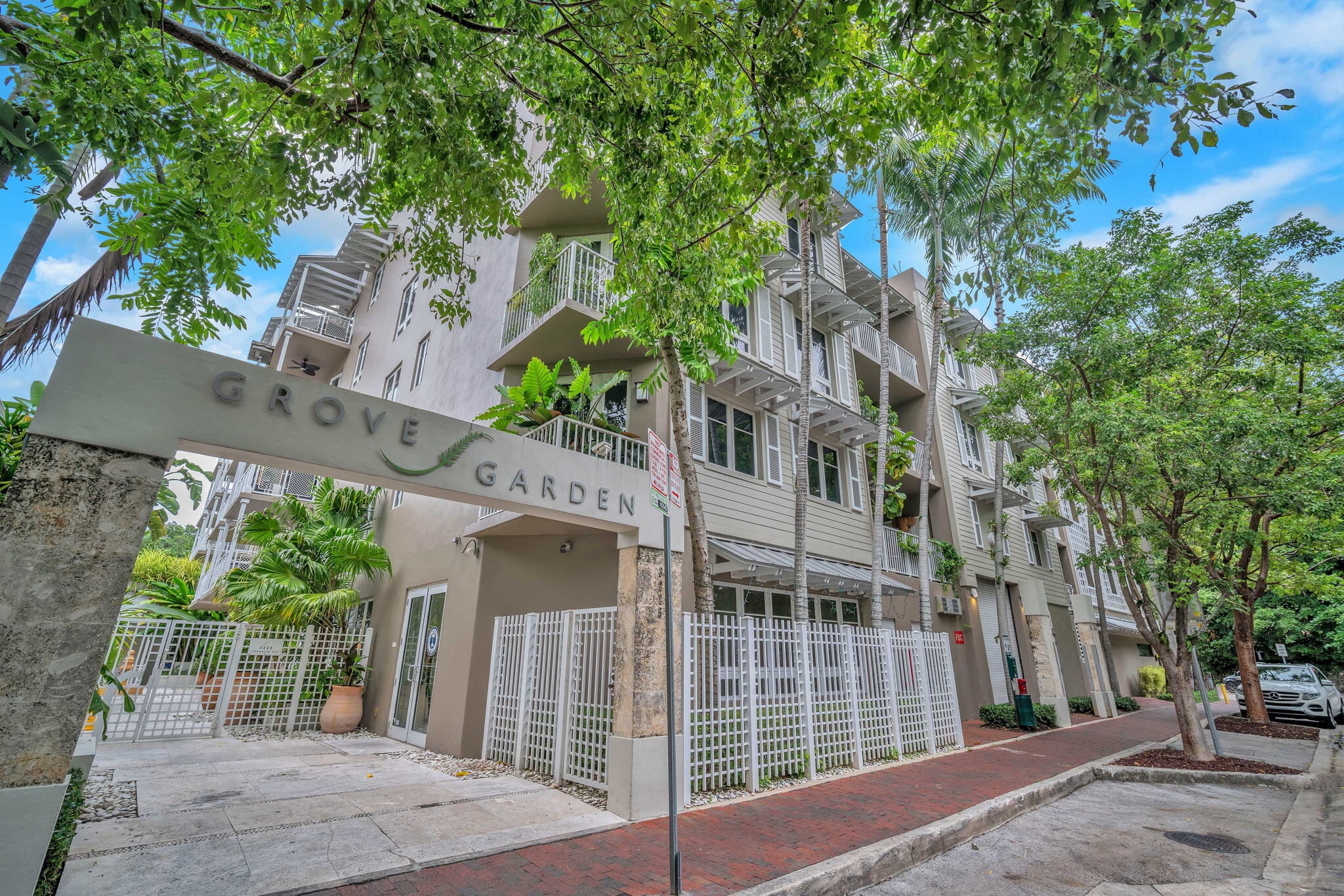 3225 Franklin Ave, Miami, FL à louer Photo de l’immeuble– Image 1 sur 26