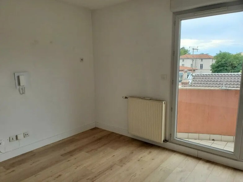 Bureau dans Sainte-Foy-lès-Lyon à louer - Photo de l’immeuble – Image 2 sur 4