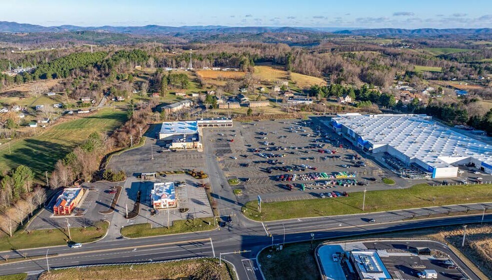 1126-1138 E Stuart Dr, Galax, VA à louer - Photo de l’immeuble – Image 2 sur 4