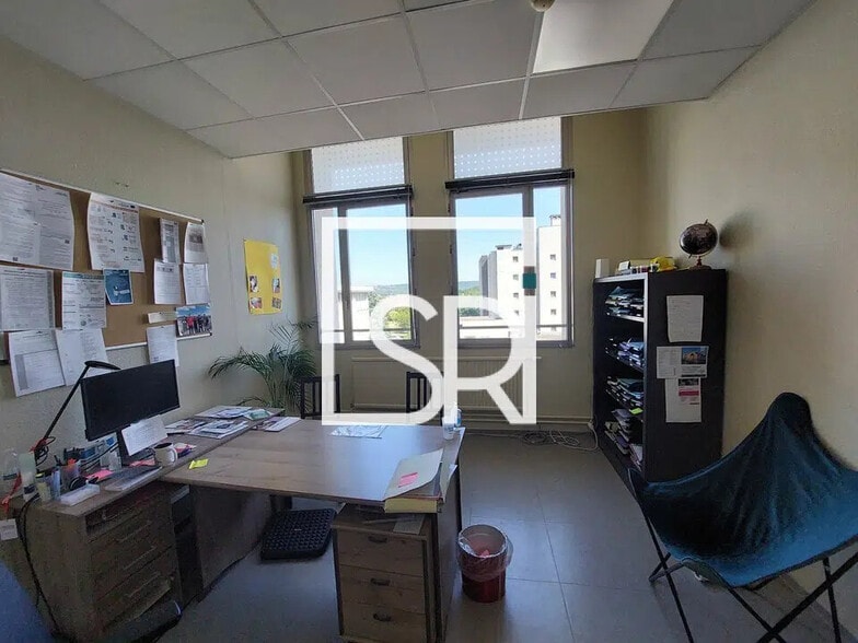 Bureau dans Clermont-Ferrand à louer - Photo de l’immeuble – Image 3 sur 17