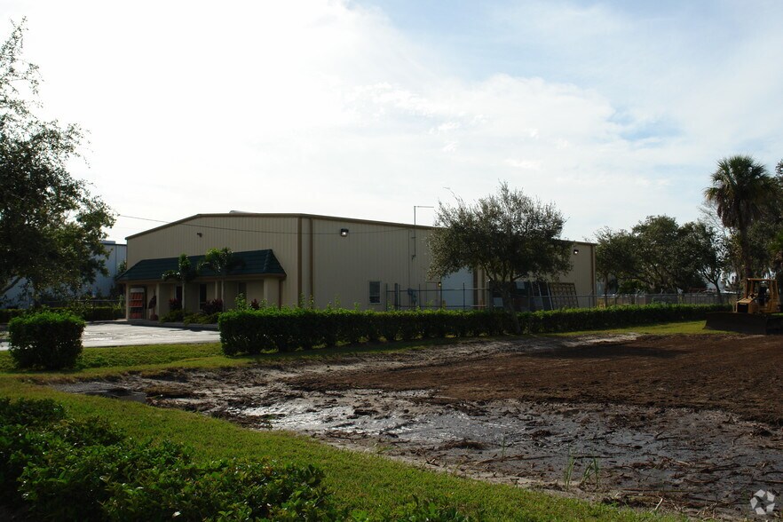 6108 33rd St E, Bradenton, FL à vendre - Photo de l’immeuble – Image 3 sur 4