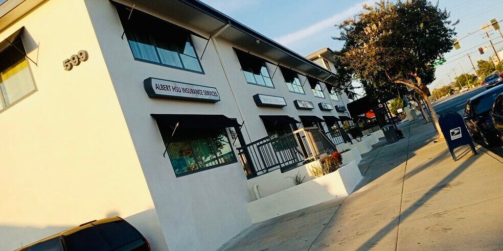 599 S Barranca Ave, Covina, CA à louer - Photo de l’immeuble – Image 3 sur 5