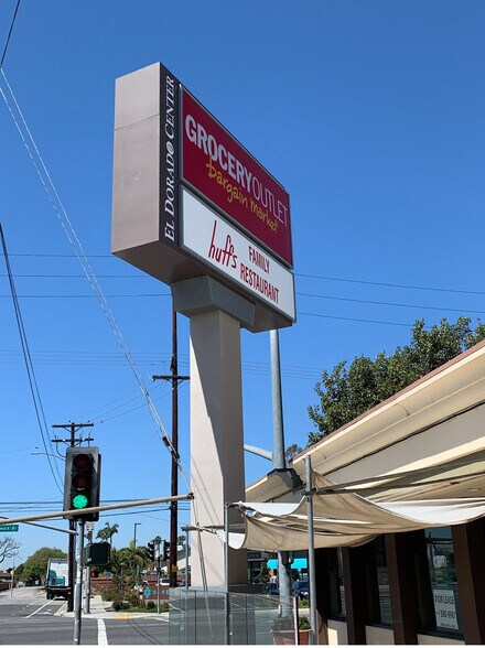 8105 E Wardlow Rd, Long Beach, CA à louer - Photo de l’immeuble – Image 3 sur 11