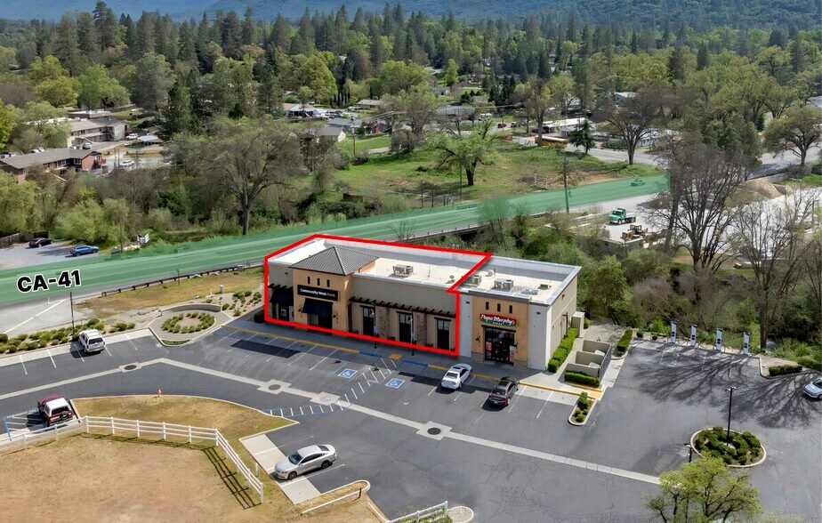 40004 Highway 41, Oakhurst, CA à louer - Photo de l’immeuble – Image 2 sur 3