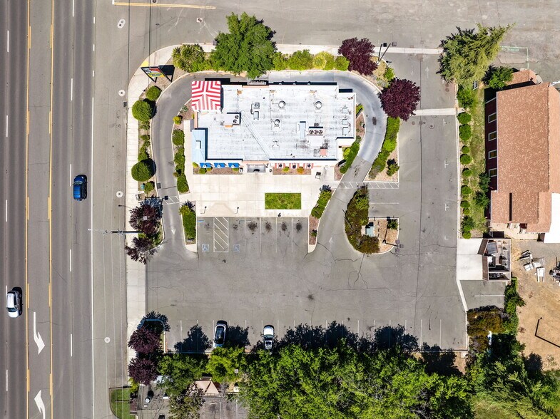 9750 Highway 53, Lower Lake, CA à vendre - Photo de l’immeuble – Image 3 sur 22