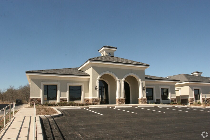 9647 Huebner Rd, San Antonio, TX à vendre - Photo de l’immeuble – Image 2 sur 8