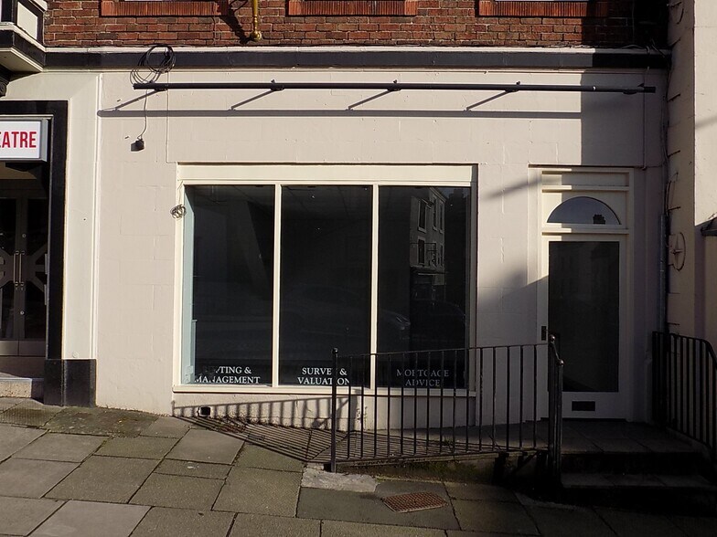 8 Market Pl, Ashbourne à louer - Photo principale – Image 1 sur 3