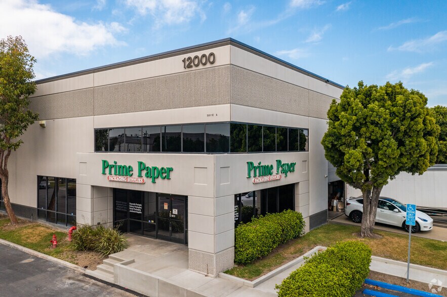 12000 Woodruff Ave, Downey, CA à louer - Photo de l’immeuble – Image 2 sur 4