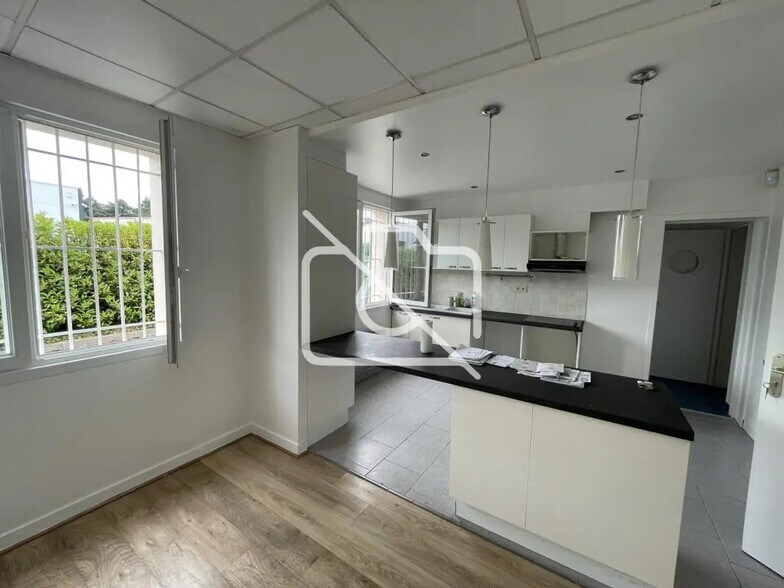 Industriel/Logistique dans Saint-Michel-sur-Orge à louer - Photo de l’immeuble – Image 2 sur 3