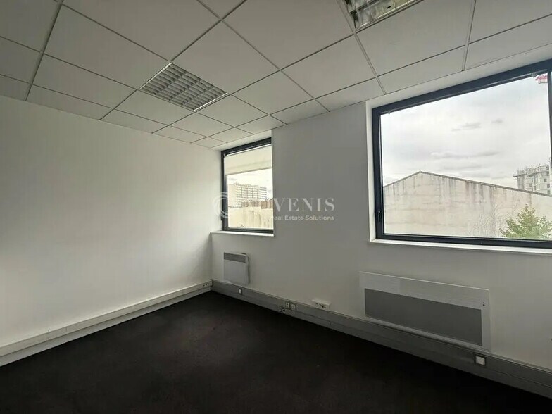 Bureau dans Ivry-sur-Seine à louer - Photo de l’immeuble – Image 2 sur 12