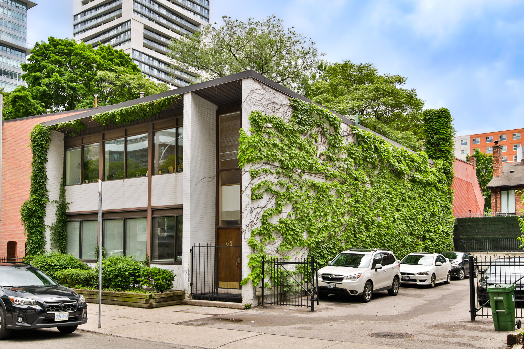 65 Granby St, Toronto, ON à louer Photo de l’immeuble– Image 1 sur 7