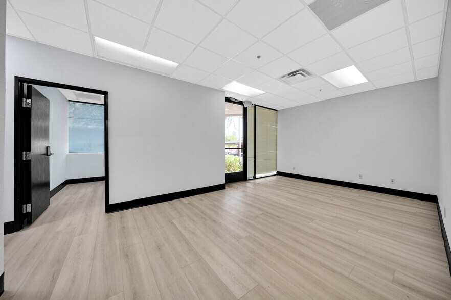 4045 E Union Hills Dr, Phoenix, AZ à louer - Photo de l’immeuble – Image 3 sur 38