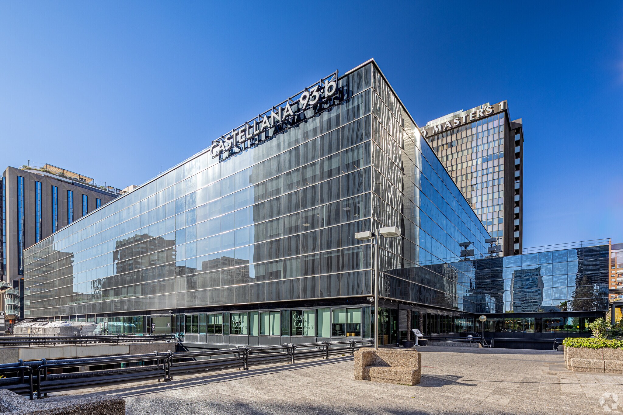 Avenida General Perón, 40, Madrid, Madrid à louer Photo de l’immeuble– Image 1 sur 24