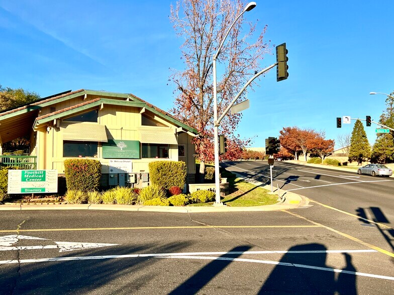 800 Delnero Dr, Sonora, CA à louer - Photo de l’immeuble – Image 2 sur 9