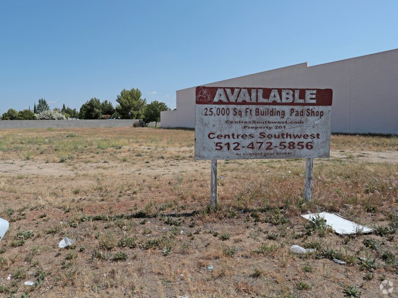 W Shaw Ave, Clovis, CA à louer - Photo principale – Image 1 sur 5