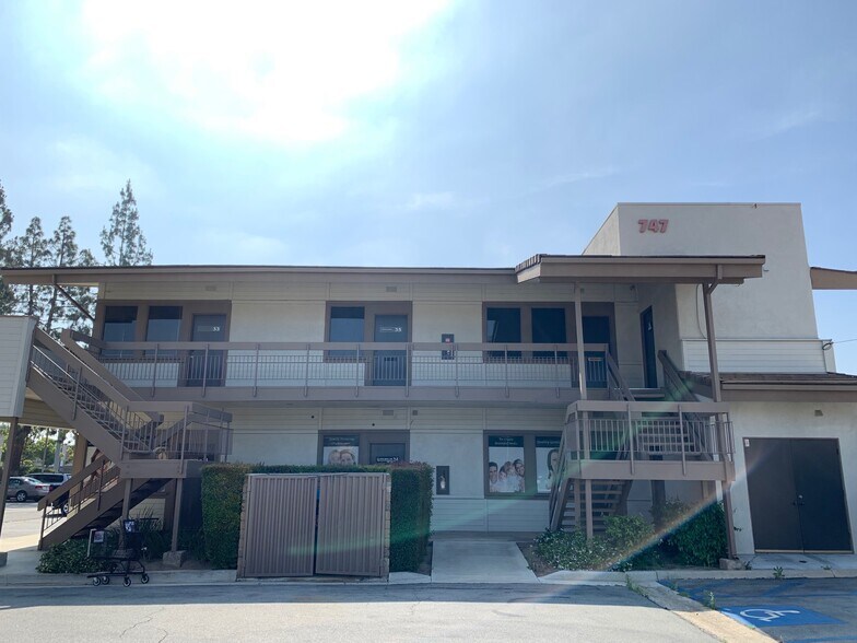 747 S Brea Blvd, Brea, CA à louer - Photo de l’immeuble – Image 1 sur 7
