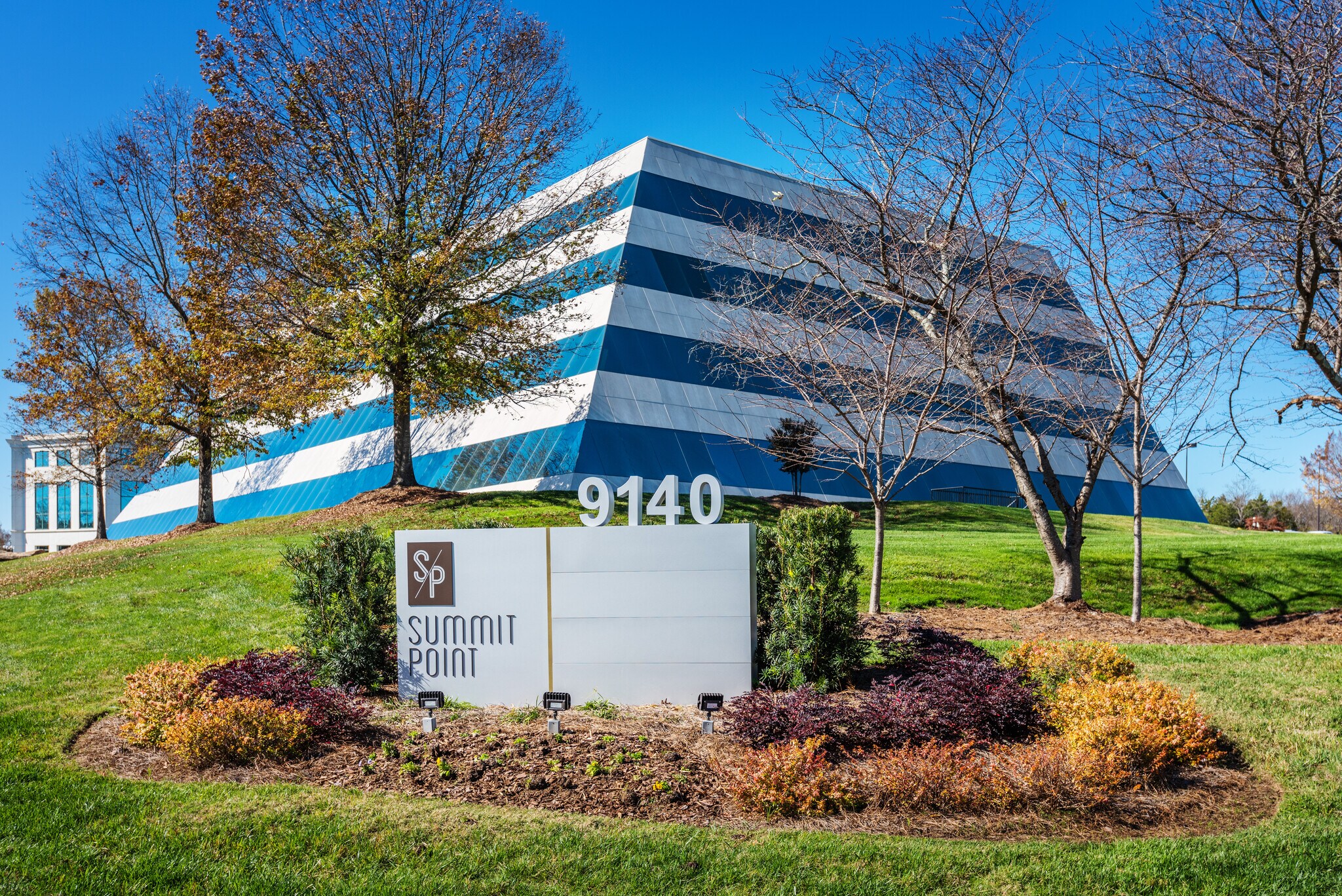9140 Arrowpoint Blvd, Charlotte, NC à louer Photo principale– Image 1 sur 33