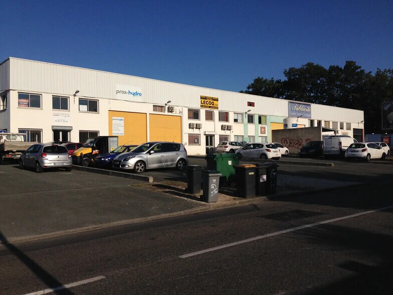 Local d’activités dans Eysines à louer - Photo de l’immeuble – Image 1 sur 1
