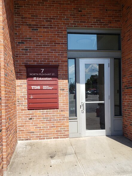 7 N Pleasant St, Amherst, MA à louer - Photo de l’immeuble – Image 2 sur 9