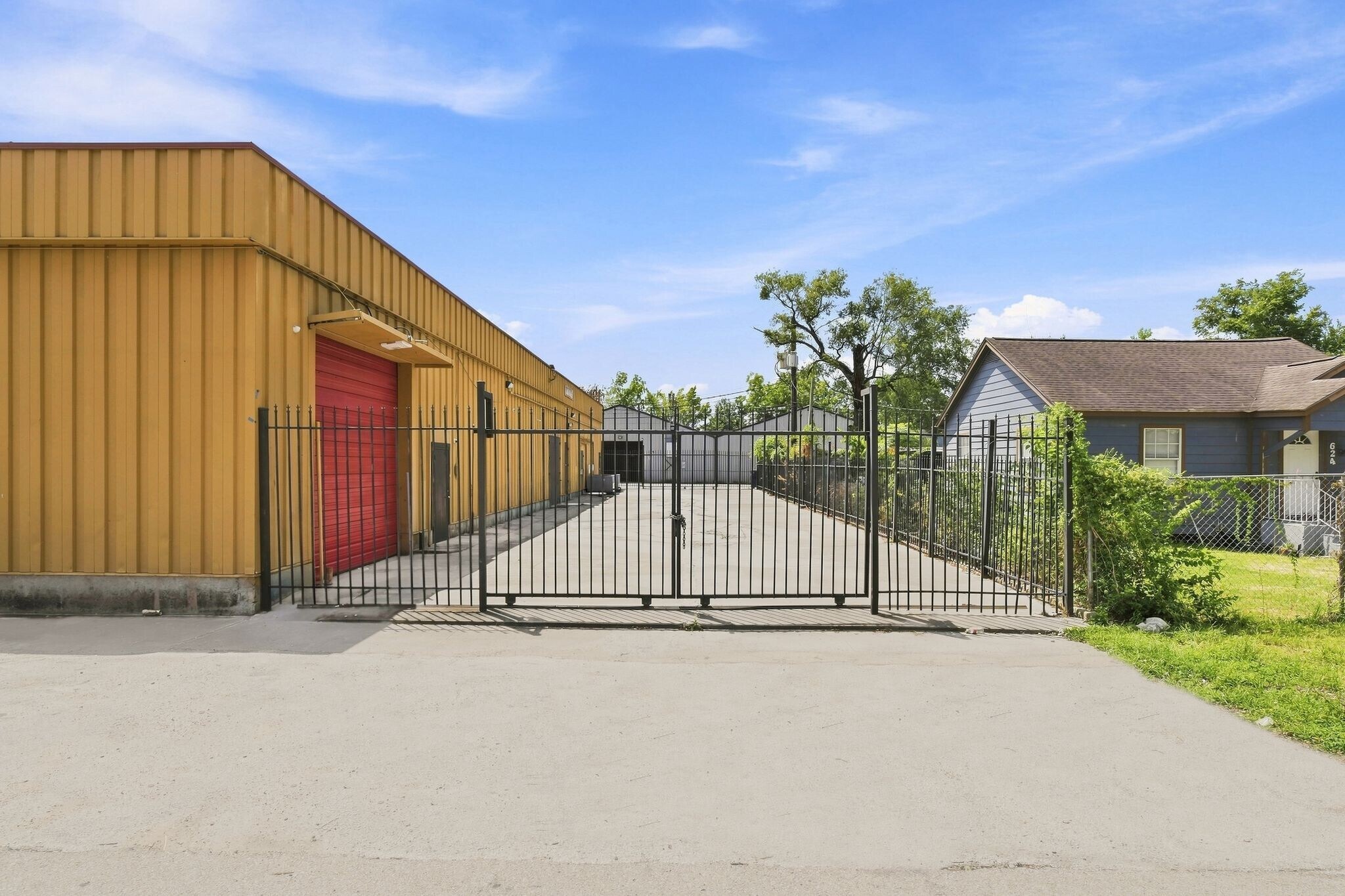 5811 Lyons Ave, Houston, TX à louer Photo de l’immeuble– Image 1 sur 27