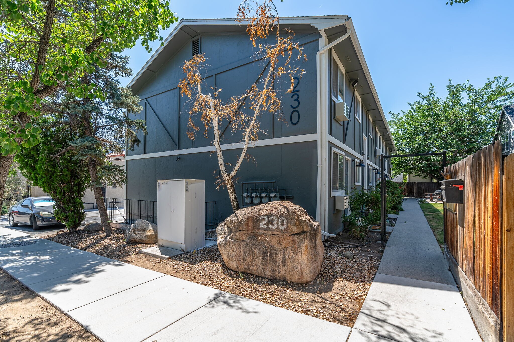 230 Marsh Ave, Reno, NV à vendre Photo de l’immeuble– Image 1 sur 21
