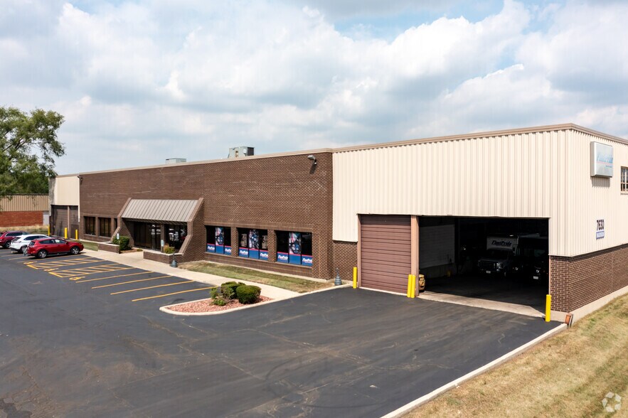 7630 S Madison St, Willowbrook, IL à louer - Photo de l’immeuble – Image 1 sur 6