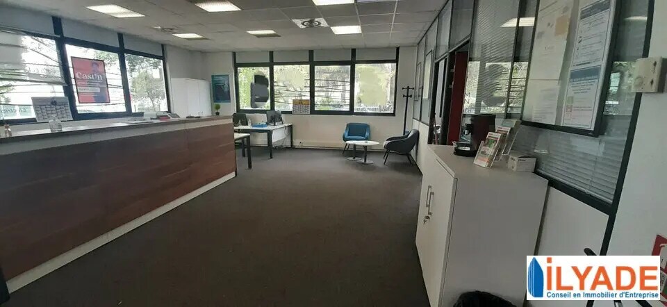 Bureau dans Vitrolles à louer - Photo de l’immeuble – Image 2 sur 3