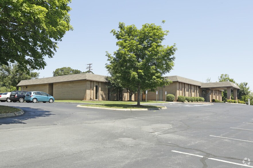 403 Princeton Rd, Johnson City, TN à louer - Photo de l’immeuble – Image 2 sur 3
