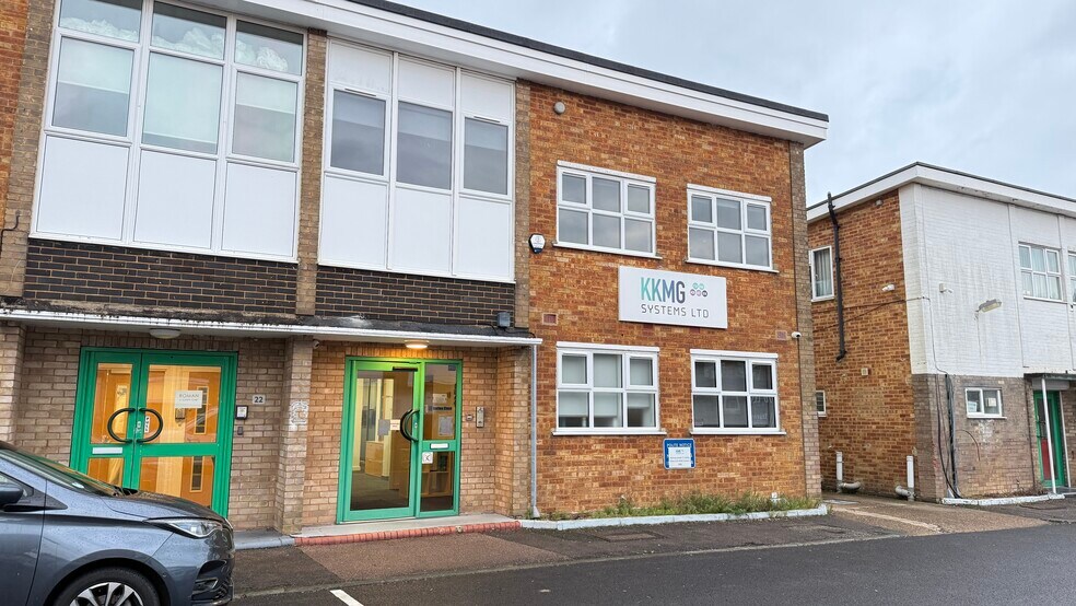23 Station Clos, Potters Bar à louer - Photo de l’immeuble – Image 1 sur 5