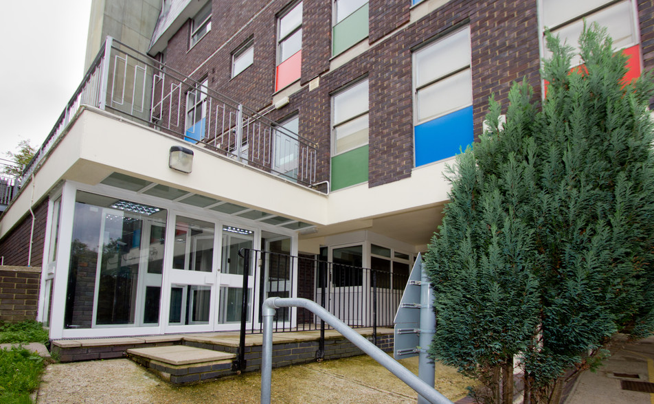 100 Menzies Rd, St Leonards On Sea à louer - Photo de l’immeuble – Image 3 sur 9