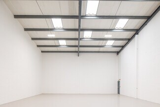 Plus de détails pour 419-420 Bridport Rd, Greenford - Industriel/Logistique à louer