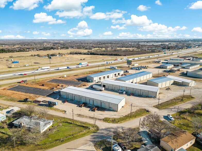 5340 Old Dallas Rd, Elm Mott, TX à louer - Photo de l’immeuble – Image 3 sur 5