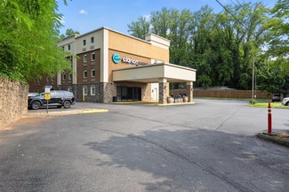 Plus de détails pour 1803 Emmet St N, Charlottesville, VA - Hôtellerie à vendre