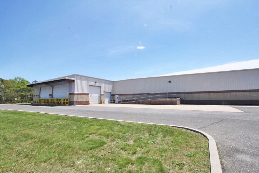 4 Canale Dr, Egg Harbor Township, NJ à vendre - Photo de l’immeuble – Image 2 sur 9