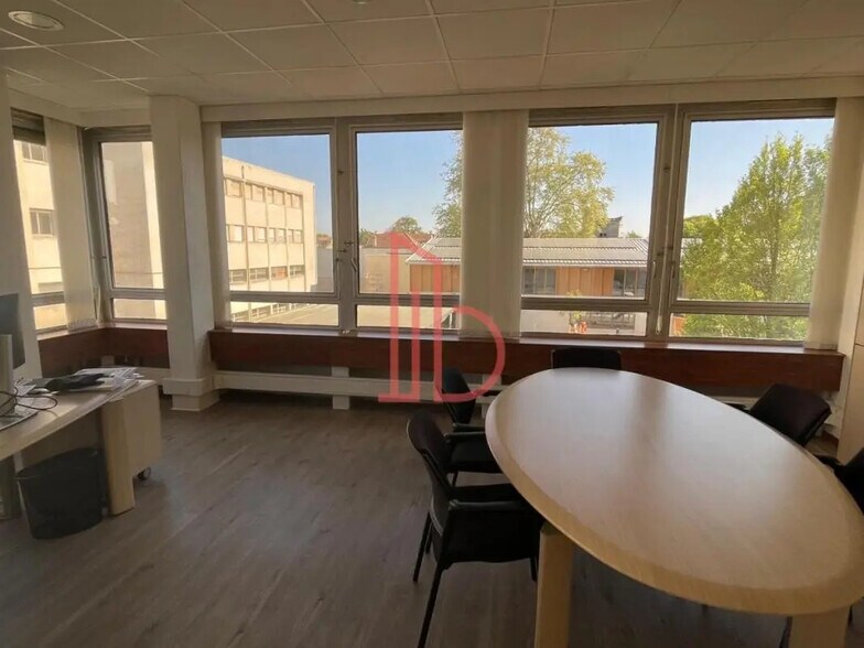 Bureau dans Bordeaux à vendre - Photo de l’immeuble – Image 3 sur 7