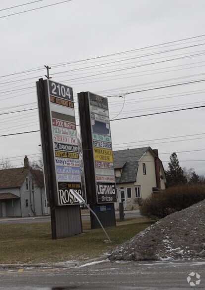 2104 Hwy-7, Concord, ON à louer - Photo de l’immeuble – Image 3 sur 4