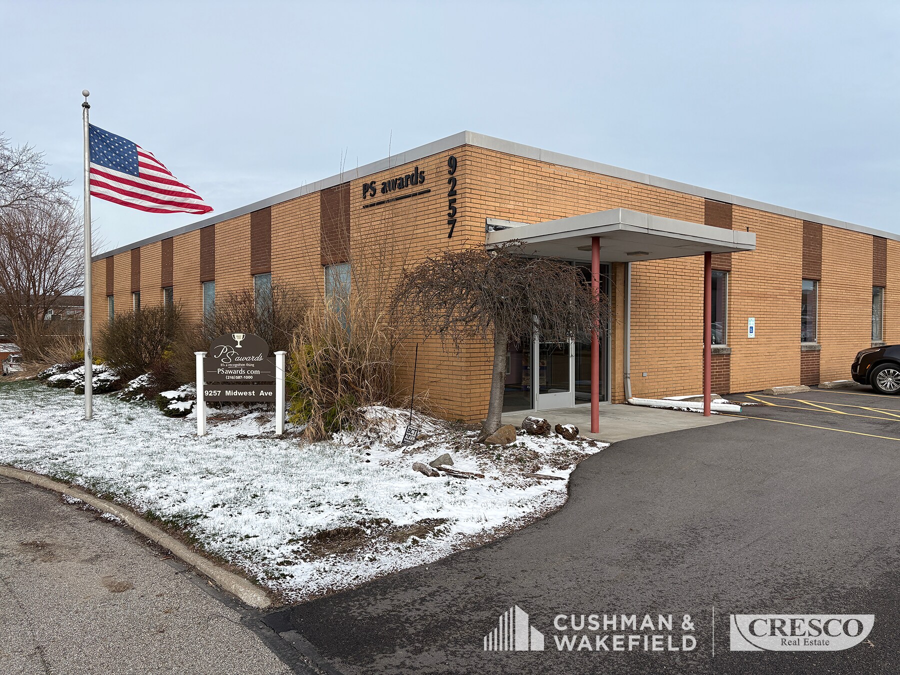 9257 Midwest Ave, Garfield Heights, OH à vendre Photo principale– Image 1 sur 28