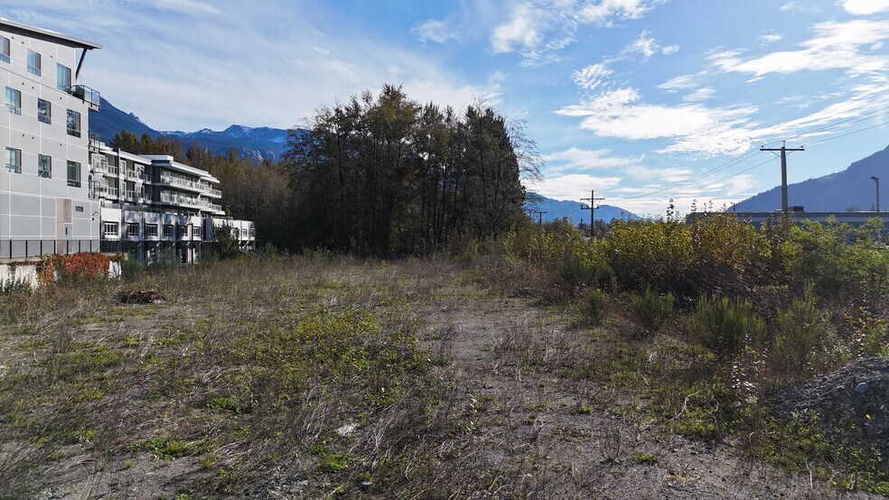 39660 Government Rd, Squamish, BC à vendre - Photo principale – Image 1 sur 8