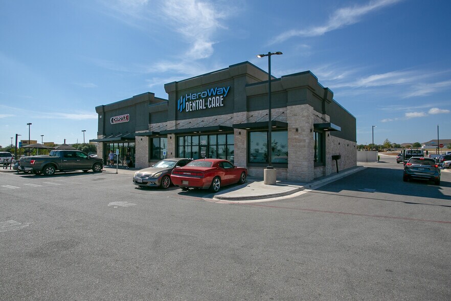 821 N Highway 183, Leander, TX à vendre - Photo de l’immeuble – Image 3 sur 4