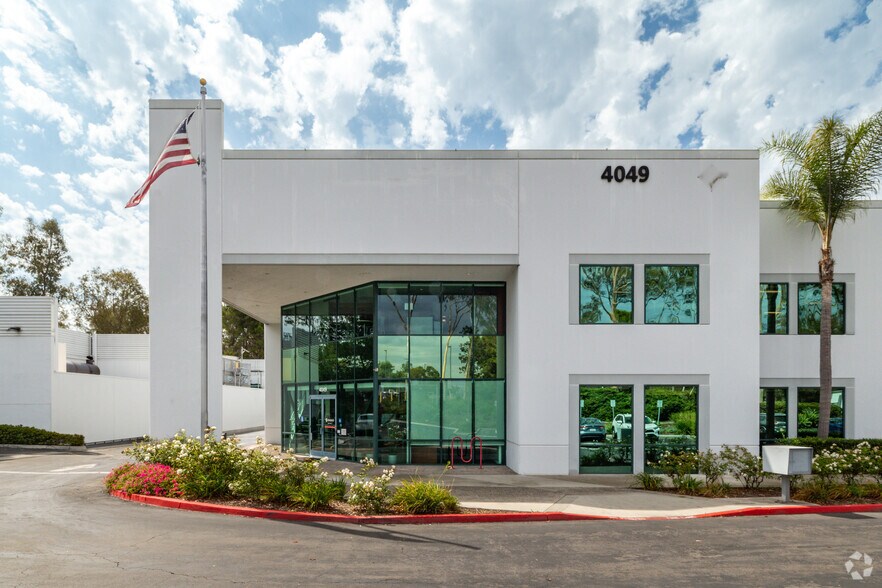 4049 Avenida De La Plata, Oceanside, CA à vendre - Photo de l’immeuble – Image 3 sur 6