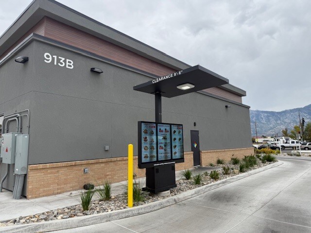 913 Santa Anita Ave, Minden, NV à louer - Photo de l’immeuble – Image 2 sur 3