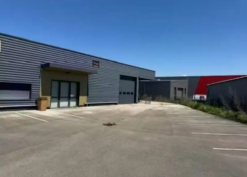 Local d’activités dans Arnas à louer - Photo de l’immeuble – Image 2 sur 3