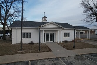1423 N Lake Ave, Storm Lake, IA à louer Photo de l’immeuble– Image 1 sur 7